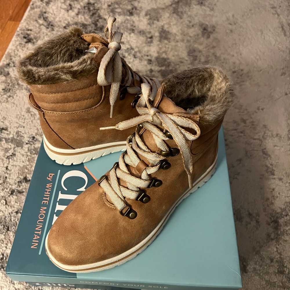 Cliffs by White Mountain Hallett Bootie